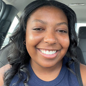 Meet your Posher, Elise